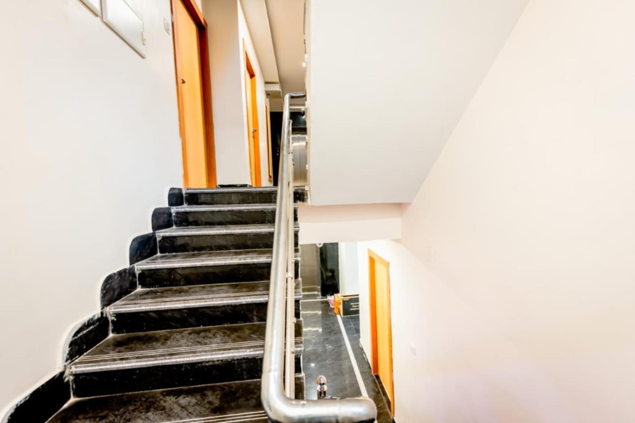 Hotel Gujrat Hotel Puri